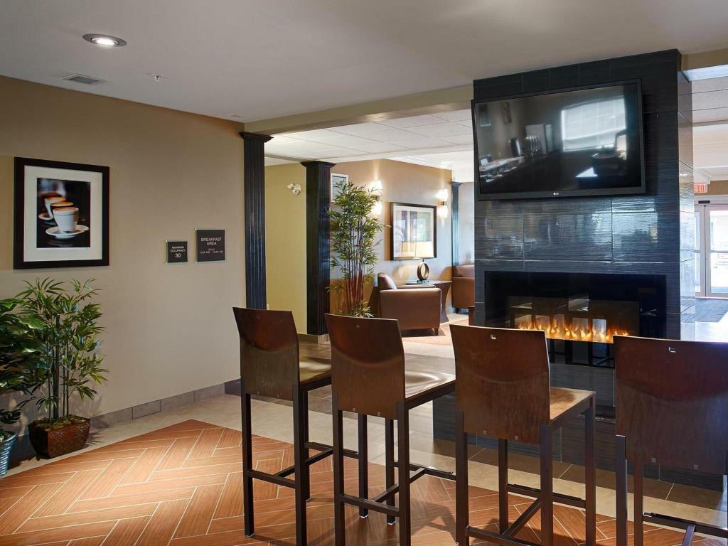 Best Western Plus Peace River Hotel & Suites Екстер'єр фото